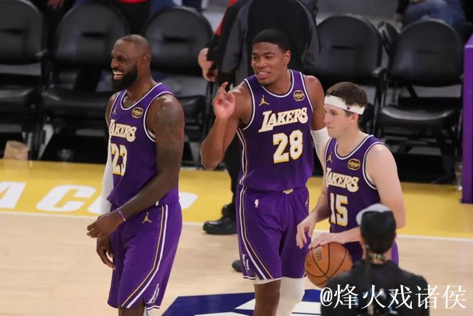 富保罗谈里夫斯：他可以得到高薪且继续留在湖人保持影响力